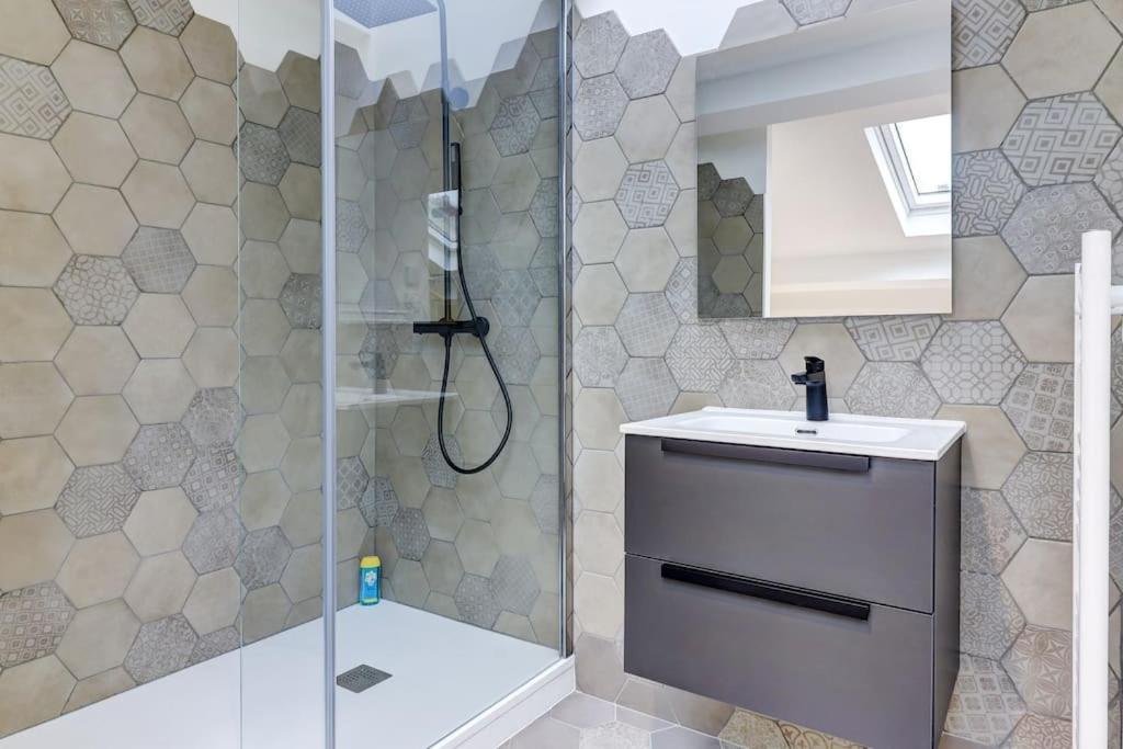 La Cambuse Topdestination-Bourg - Centre Ville - Classe 3 Etoiles 外观 照片